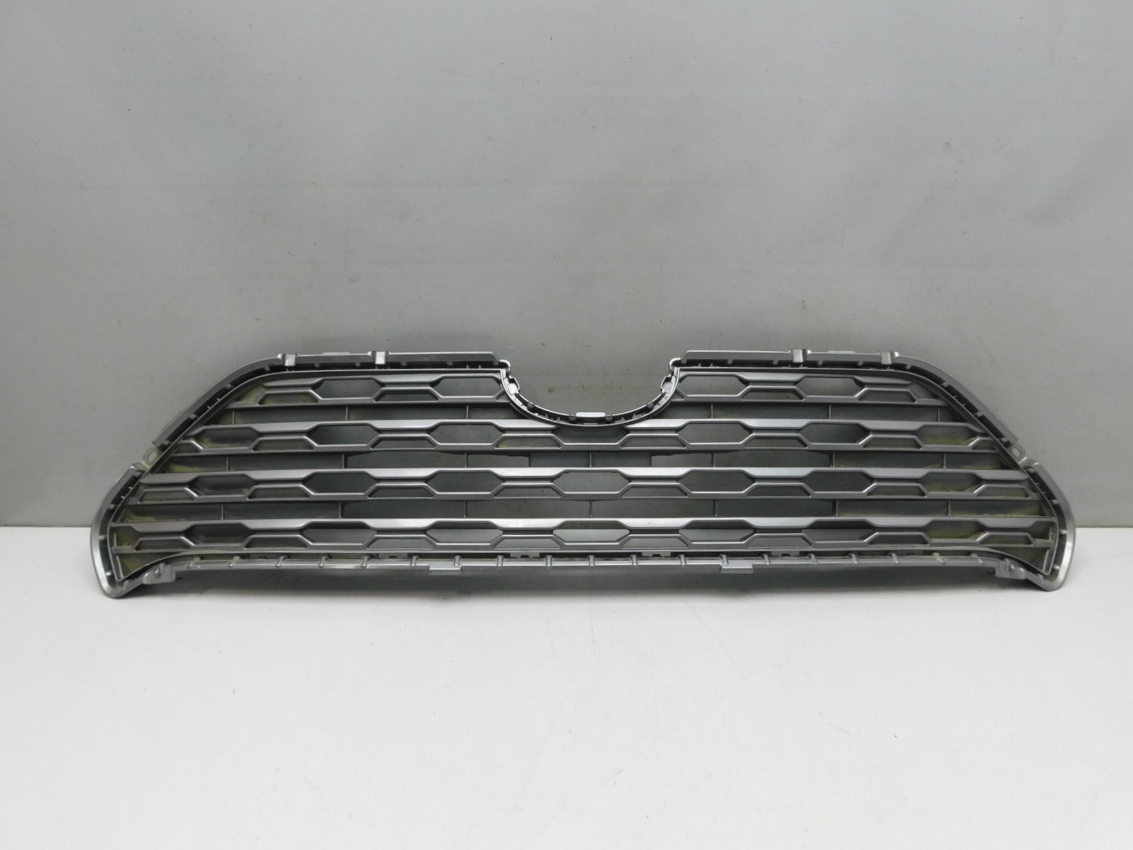 Решетка радиатора Toyota RAV 4 2019>