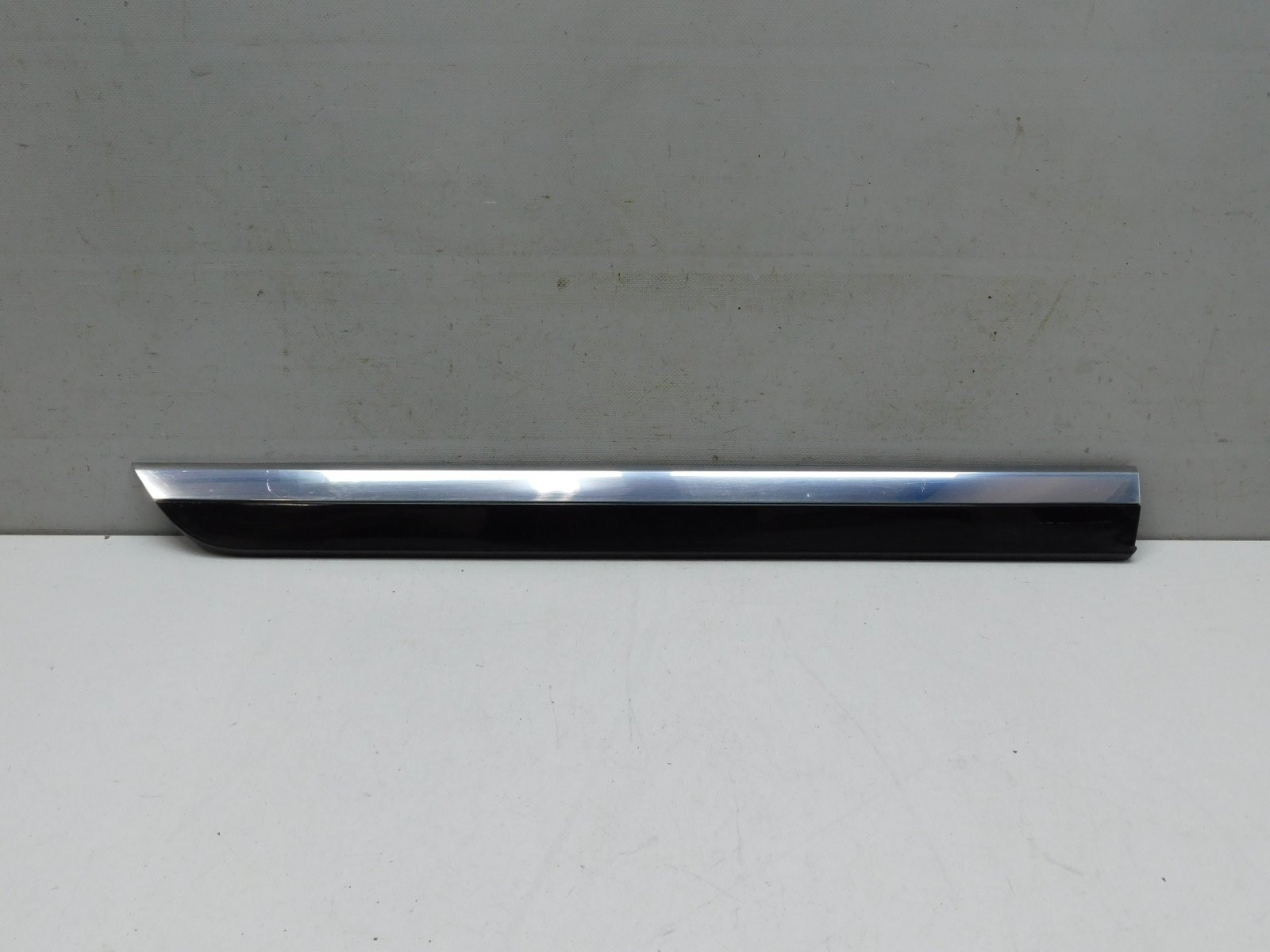 Молдинг двери задней правой Volkswagen Passat B8 2015>