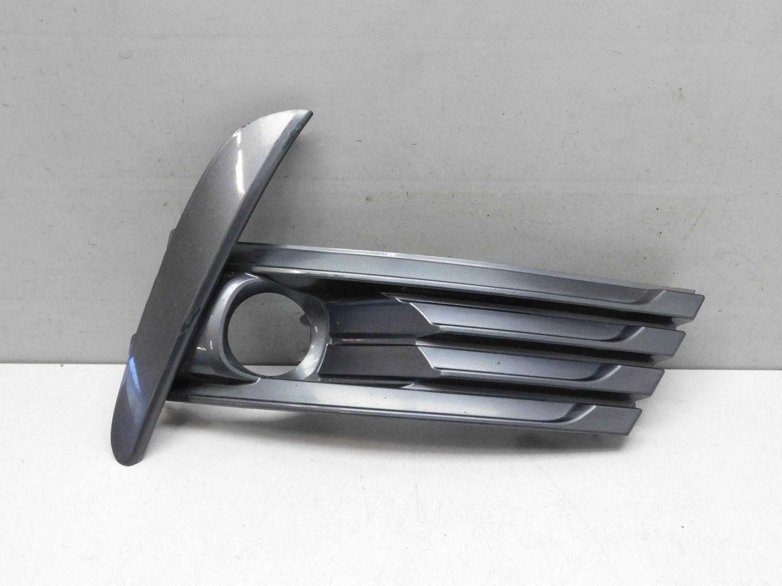 Решетка в бампер правая Toyota Corolla E18 2013-2018