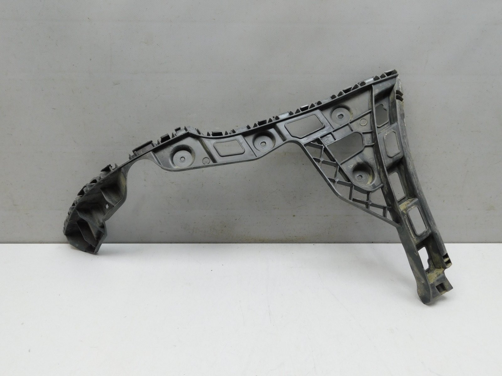 Направляющая заднего бампера Volkswagen Polo Sedan 2011-2020