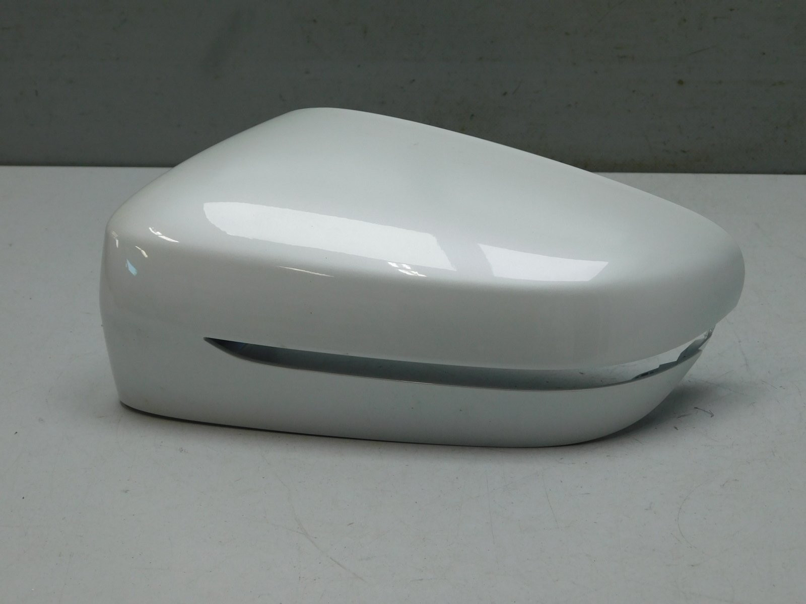 Накладка зеркала левого BMW 3-серия G20 2018>