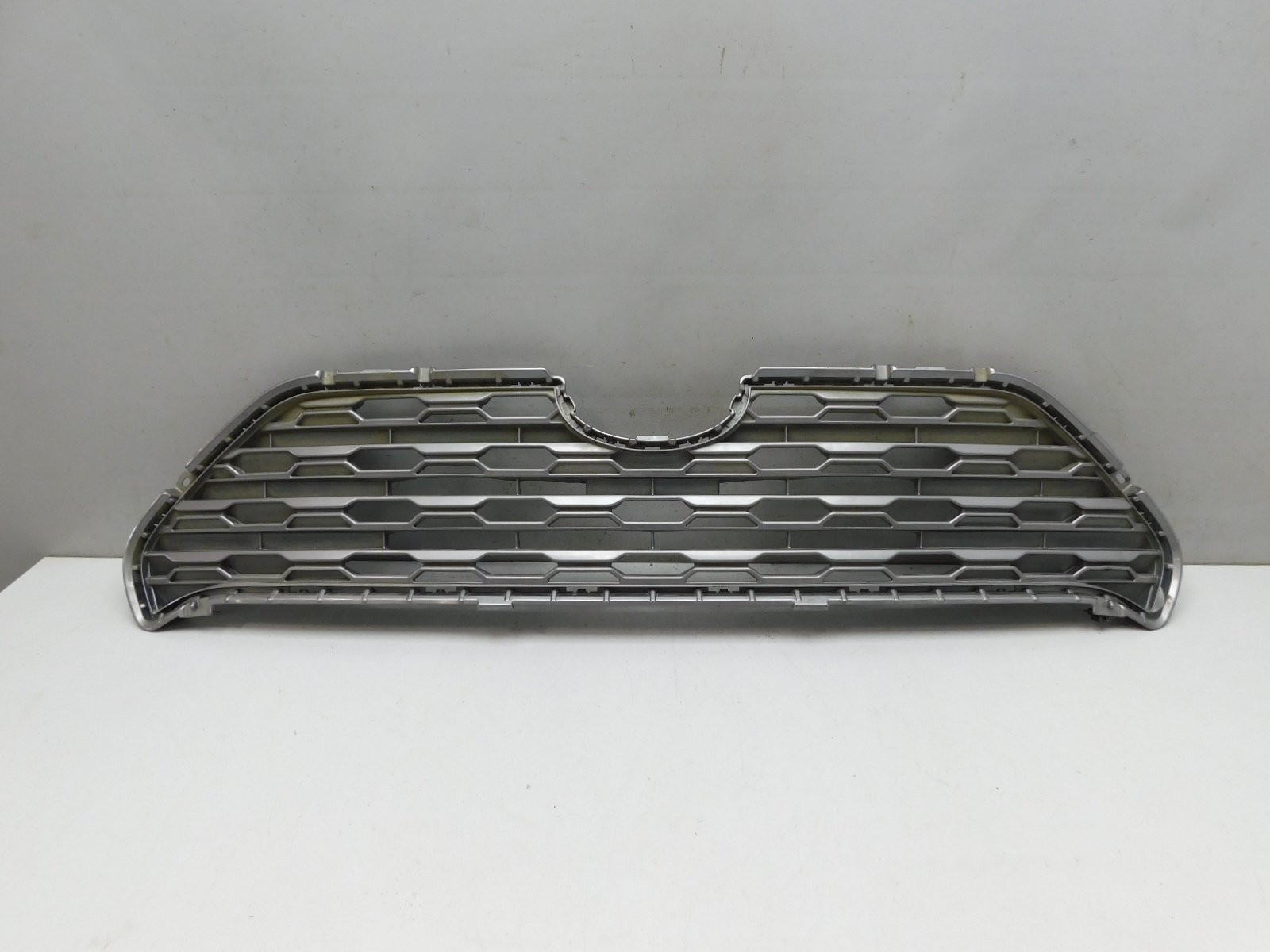 Решетка радиатора Toyota RAV 4 2019>