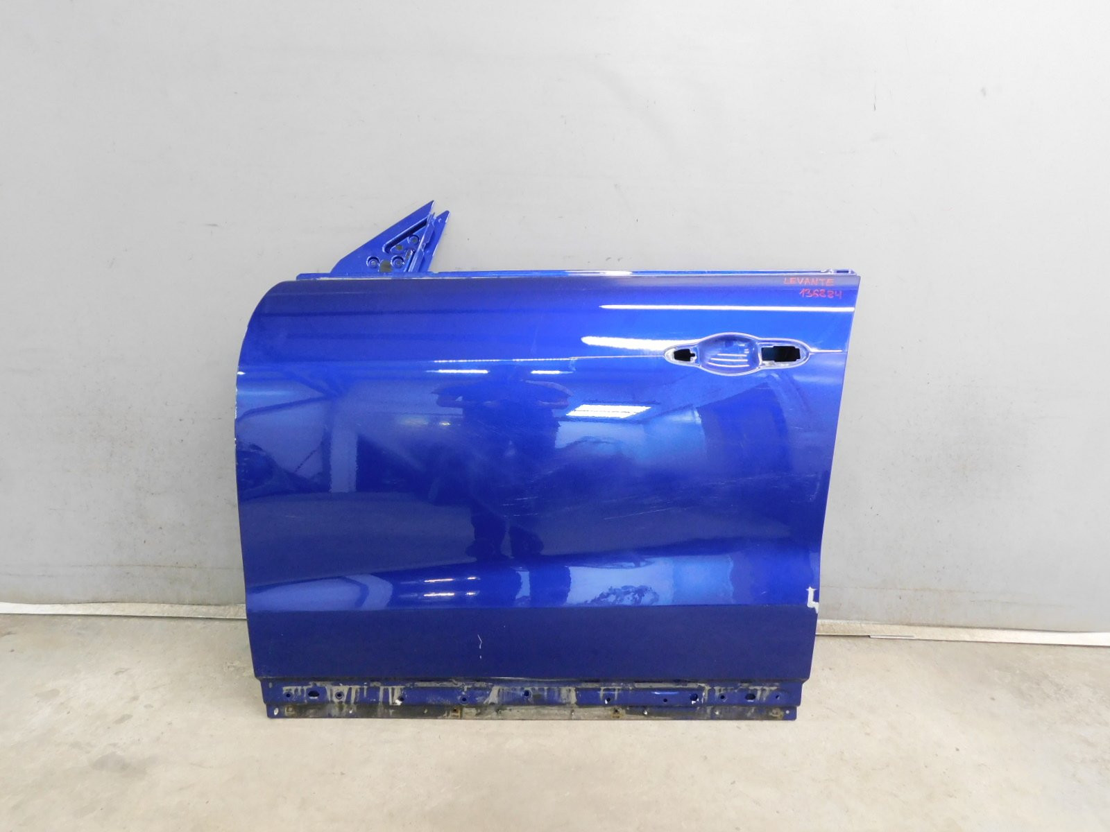 Дверь передняя левая Maserati Levante 2017>