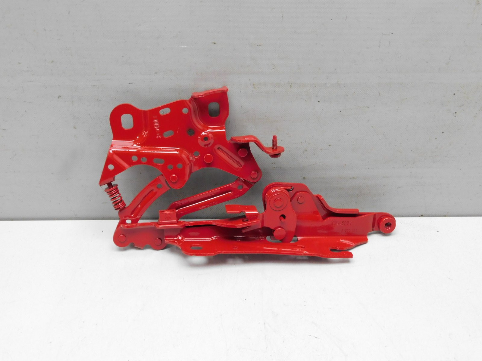 Петля капота правая Mini F55 2014>