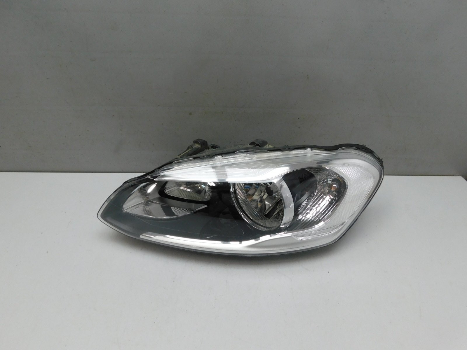 Фара левая Volvo XC60 2008-2017