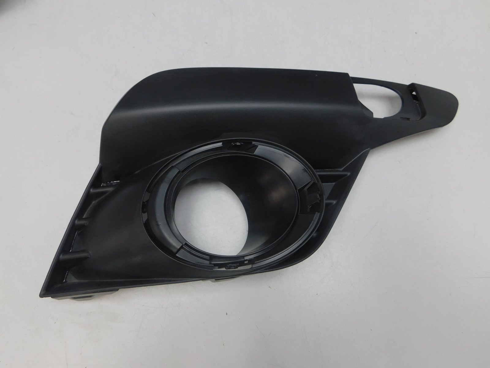 Решетка в бампер правая Renault Logan II 2014>