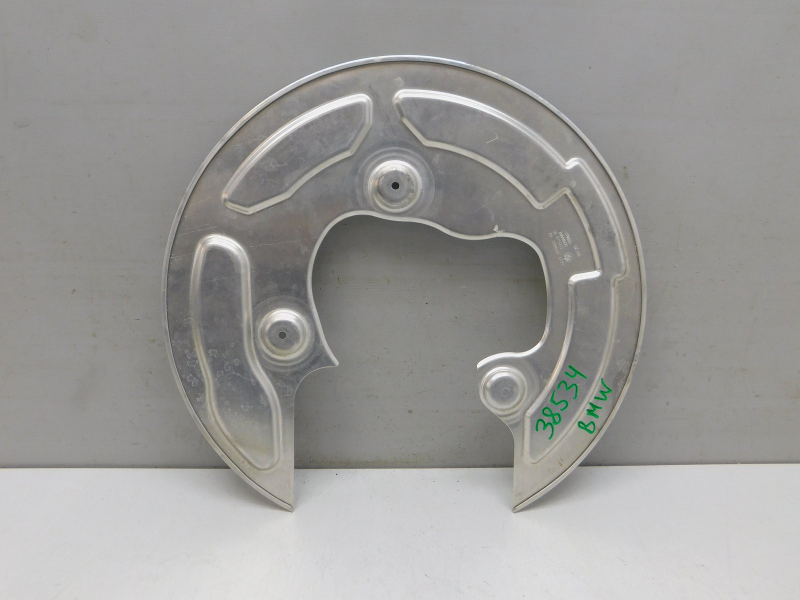 Пыльник тормозного диска BMW 5-серия G30 2016>