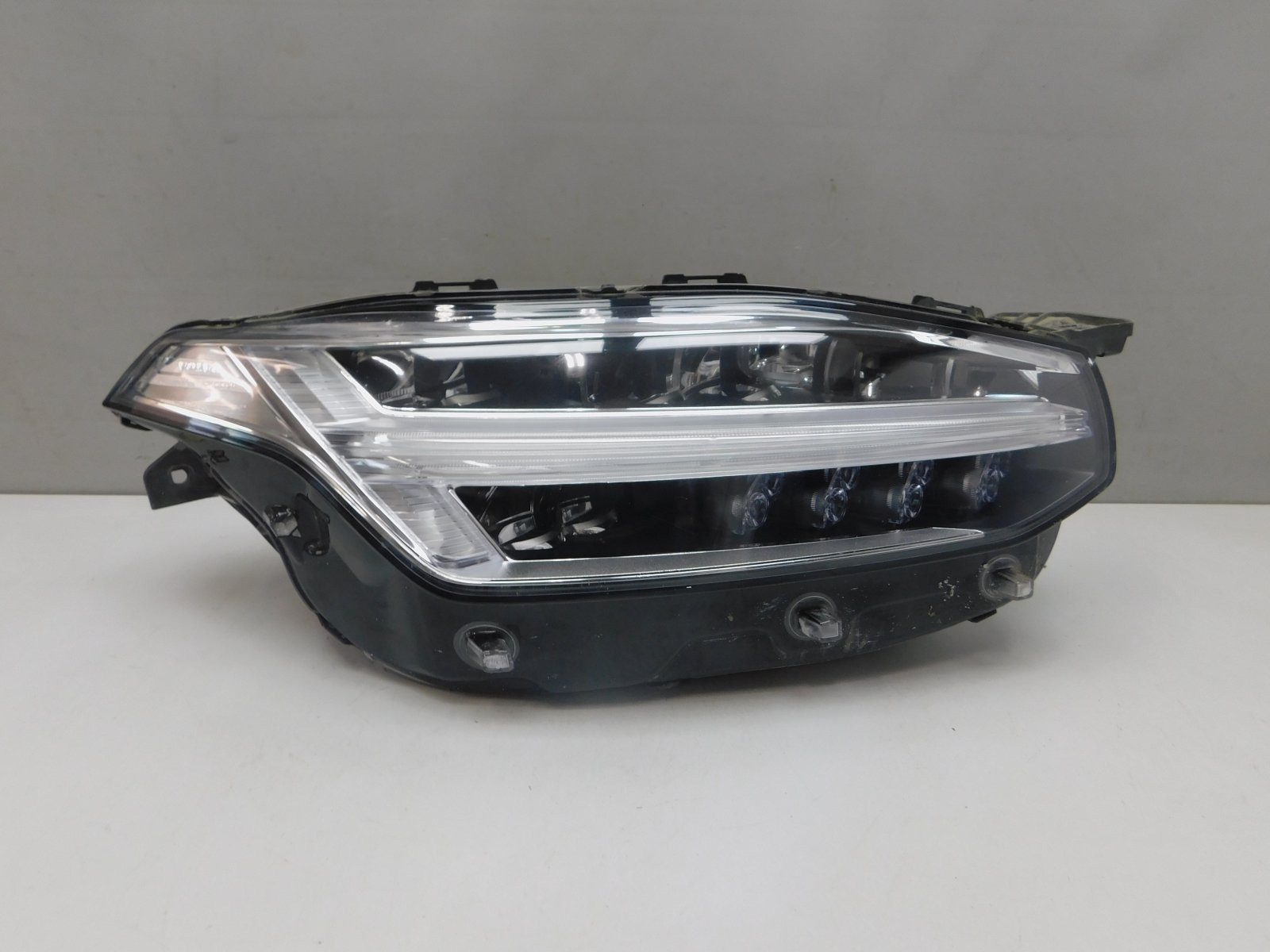 Фара правая Volvo XC90 2015>