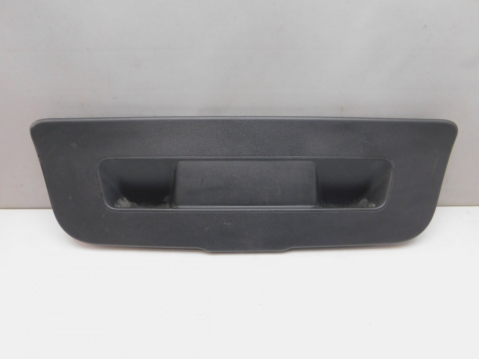 Обшивка крышки багажника Volkswagen Polo Sedan 2011-2020