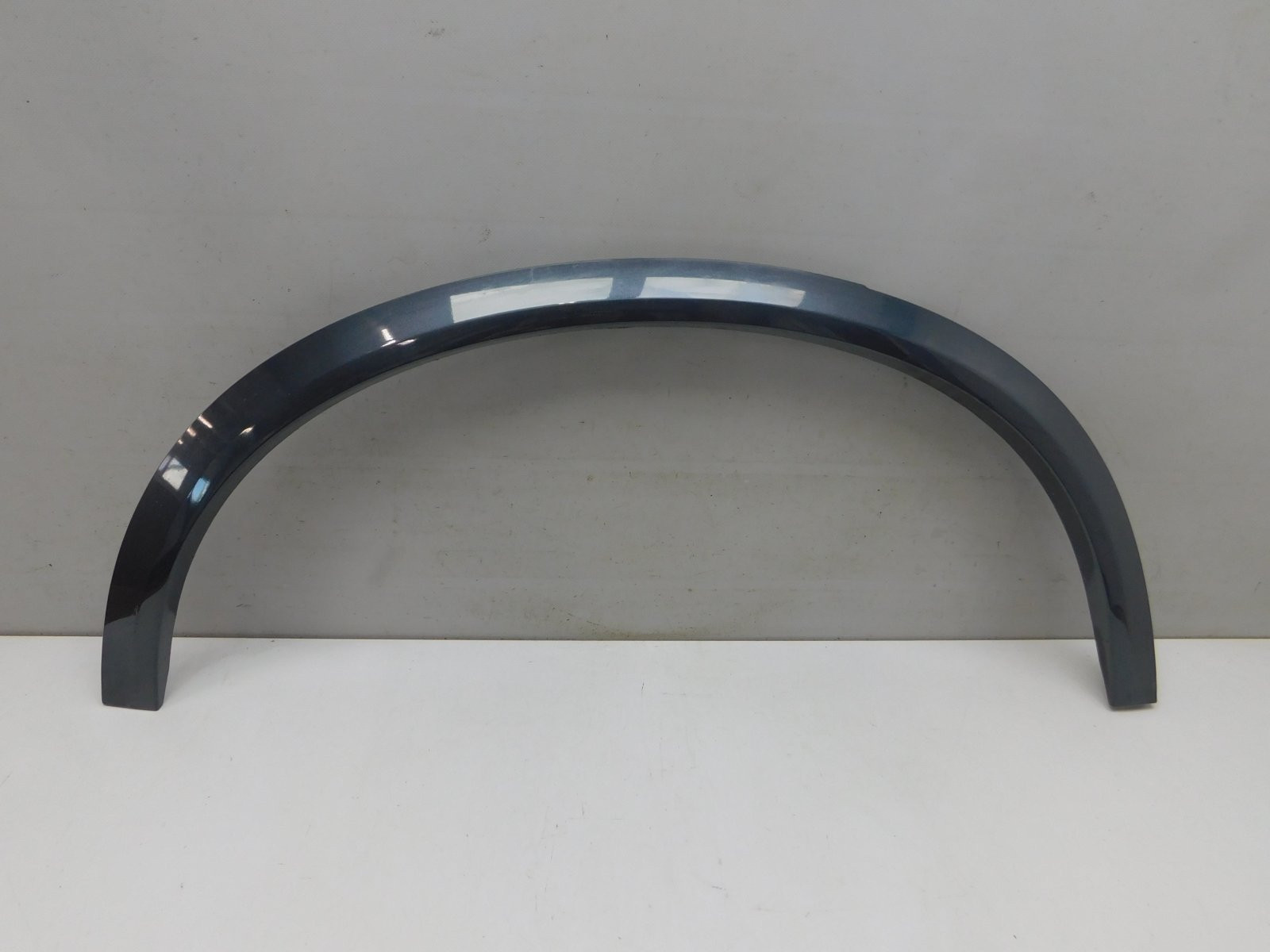 Накладка крыла заднего  правого Volvo XC90 2015>