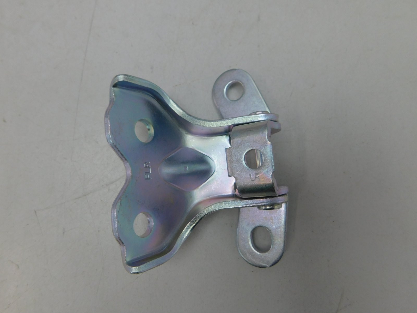 Петля двери передней правой Kia Picanto 2011>