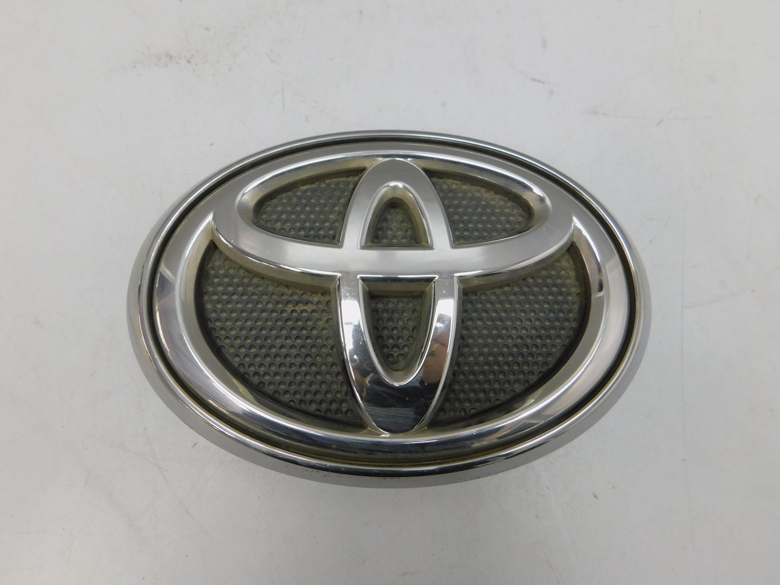 Эмблема Toyota Hilux 2015>