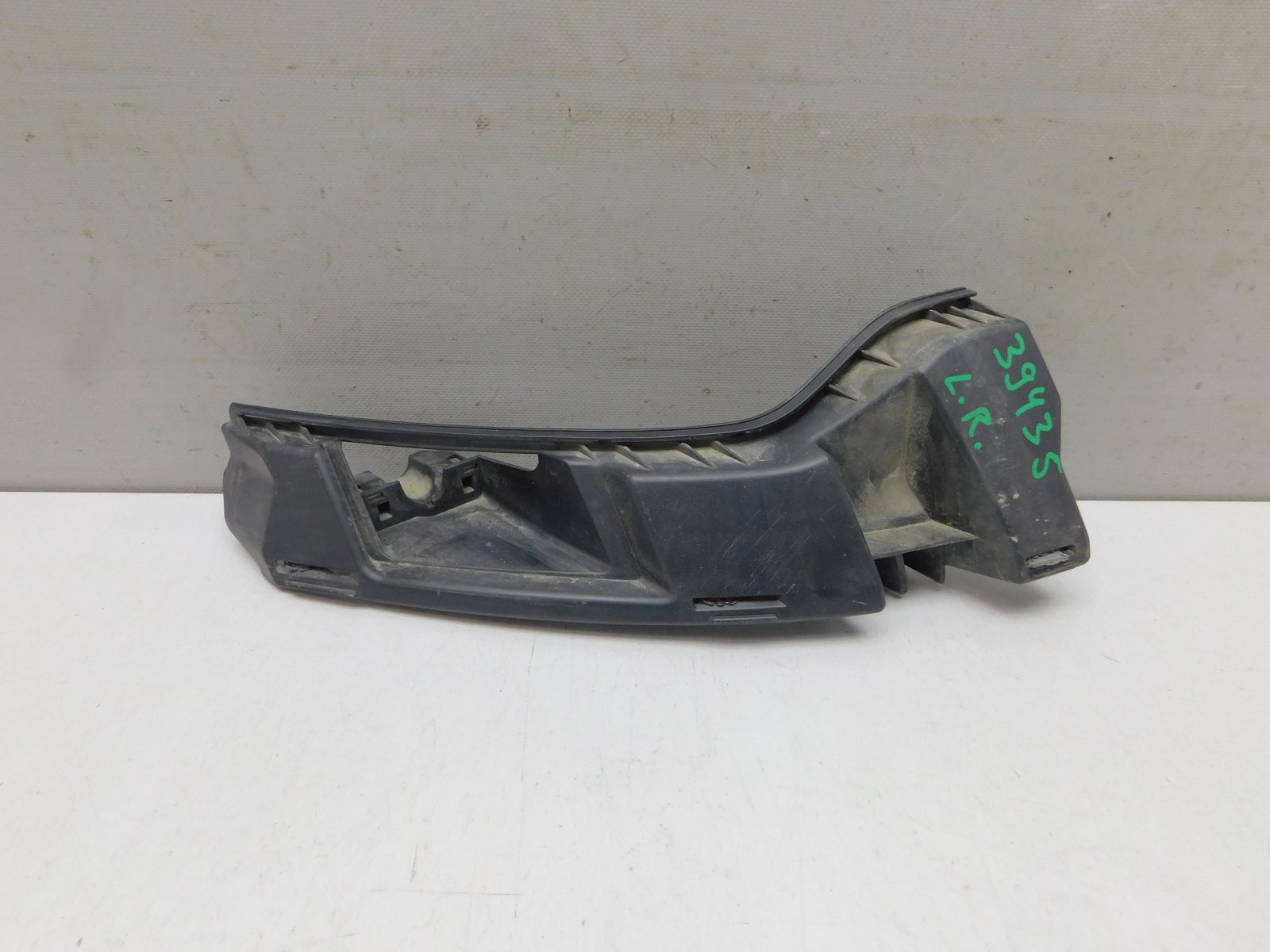 Кронштейн переднего бампера Land Rover Discovery Sport 2014>