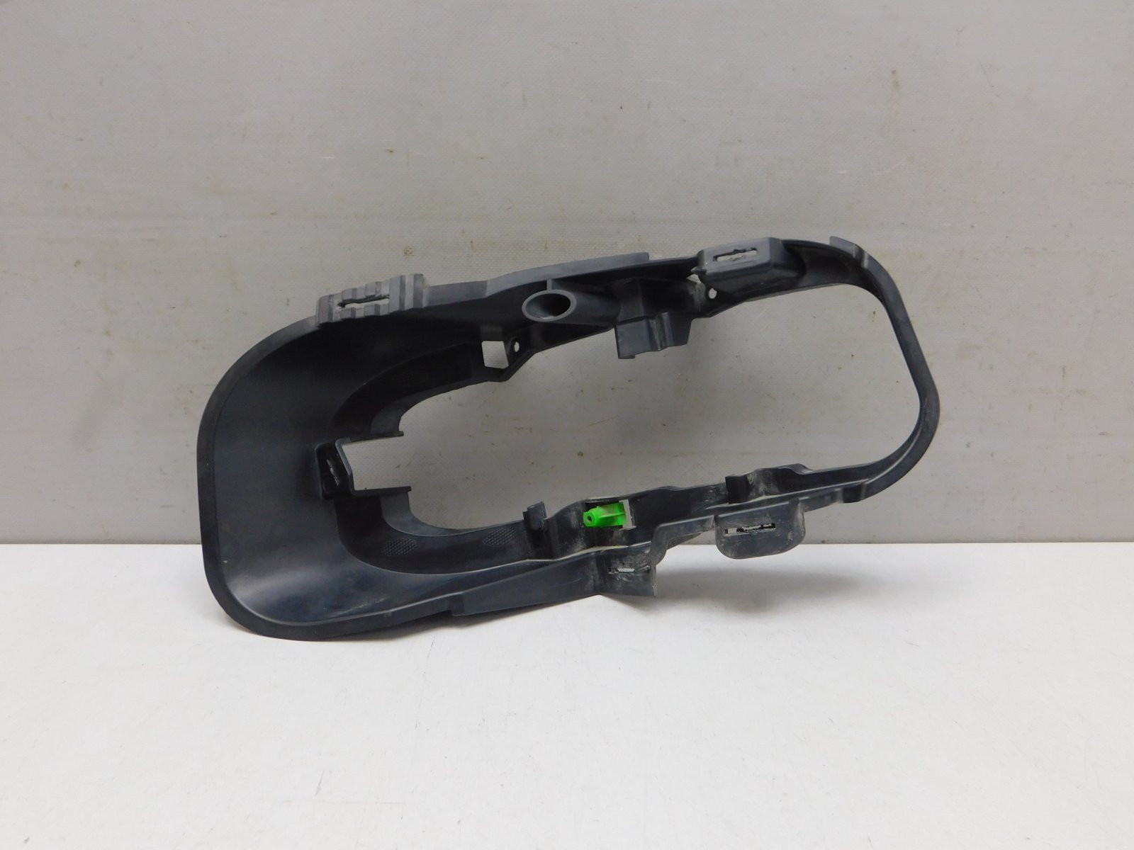 Кронштейн противотуманной фары Land Rover Discovery Sport 2014>