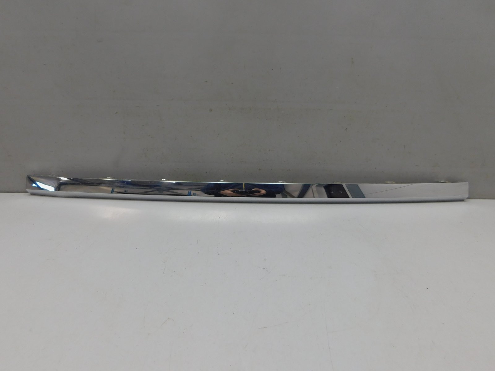 Молдинг заднего бампера Volkswagen Touareg 2018>