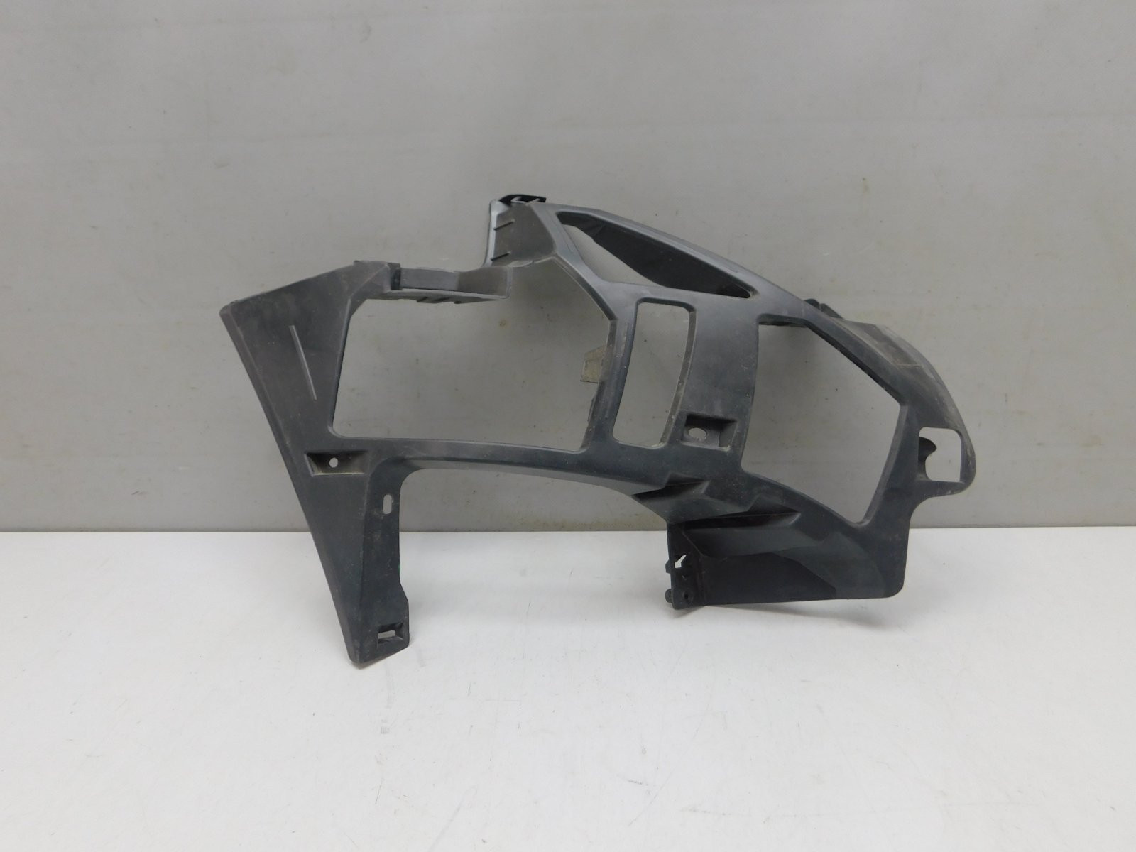 Кронштейн переднего бампера Peugeot 3008 (P84) 2016>