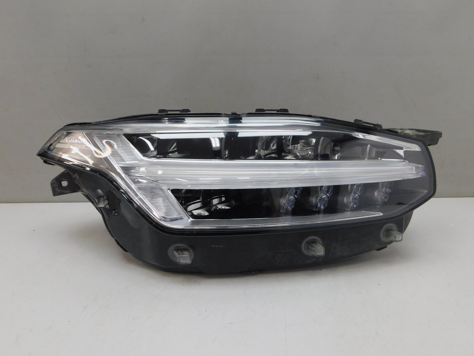 Фара правая Volvo XC90 2015>