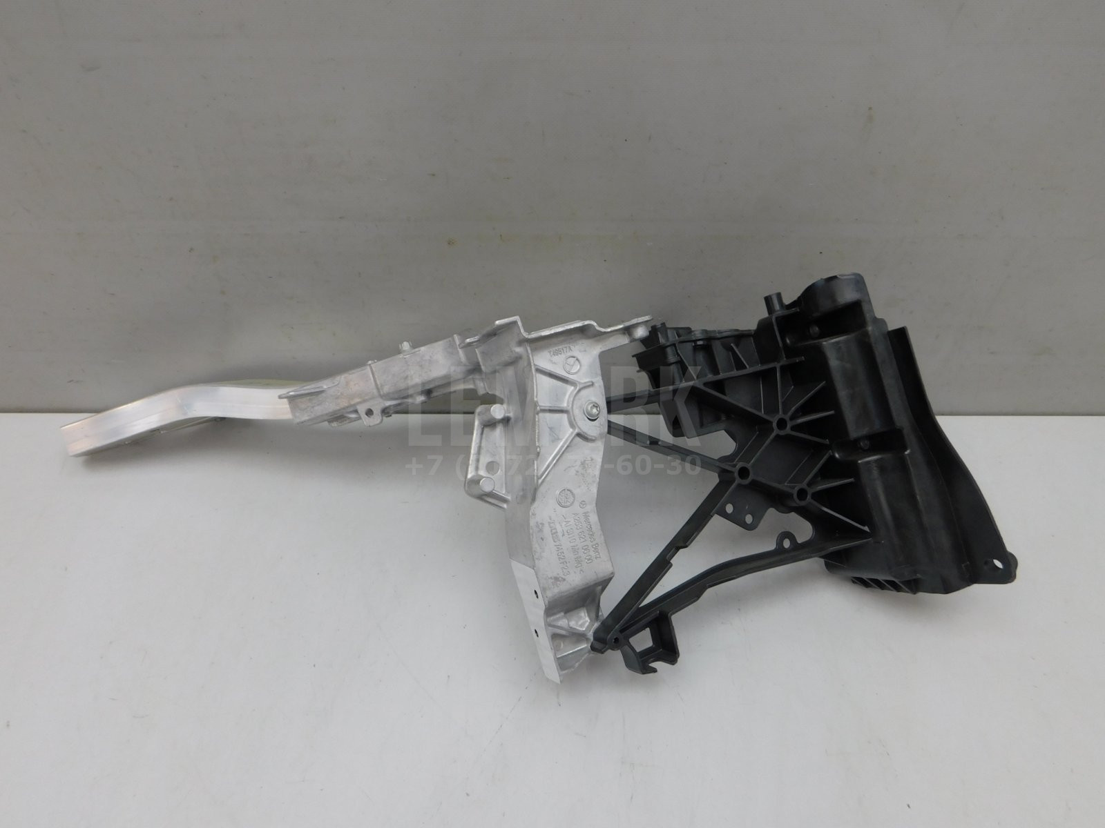 Панель передняя Mercedes-Benz E-Klasse W213 2016> Mercedes-Benz A2136206300