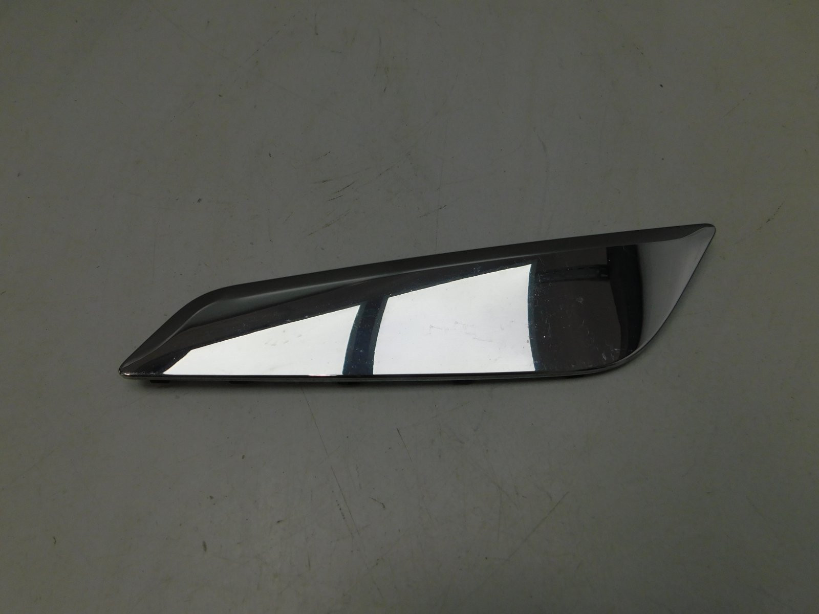 Молдинг переднего левого крыла BMW 5-серия G30 2016>