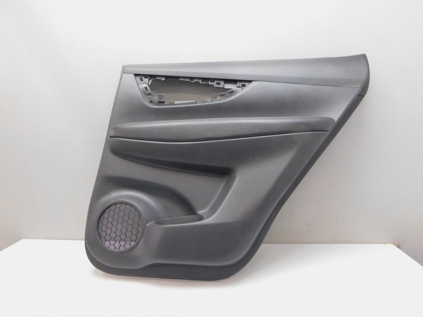 Обшивка двери задней правой Nissan Qashqai (J11) 2014>