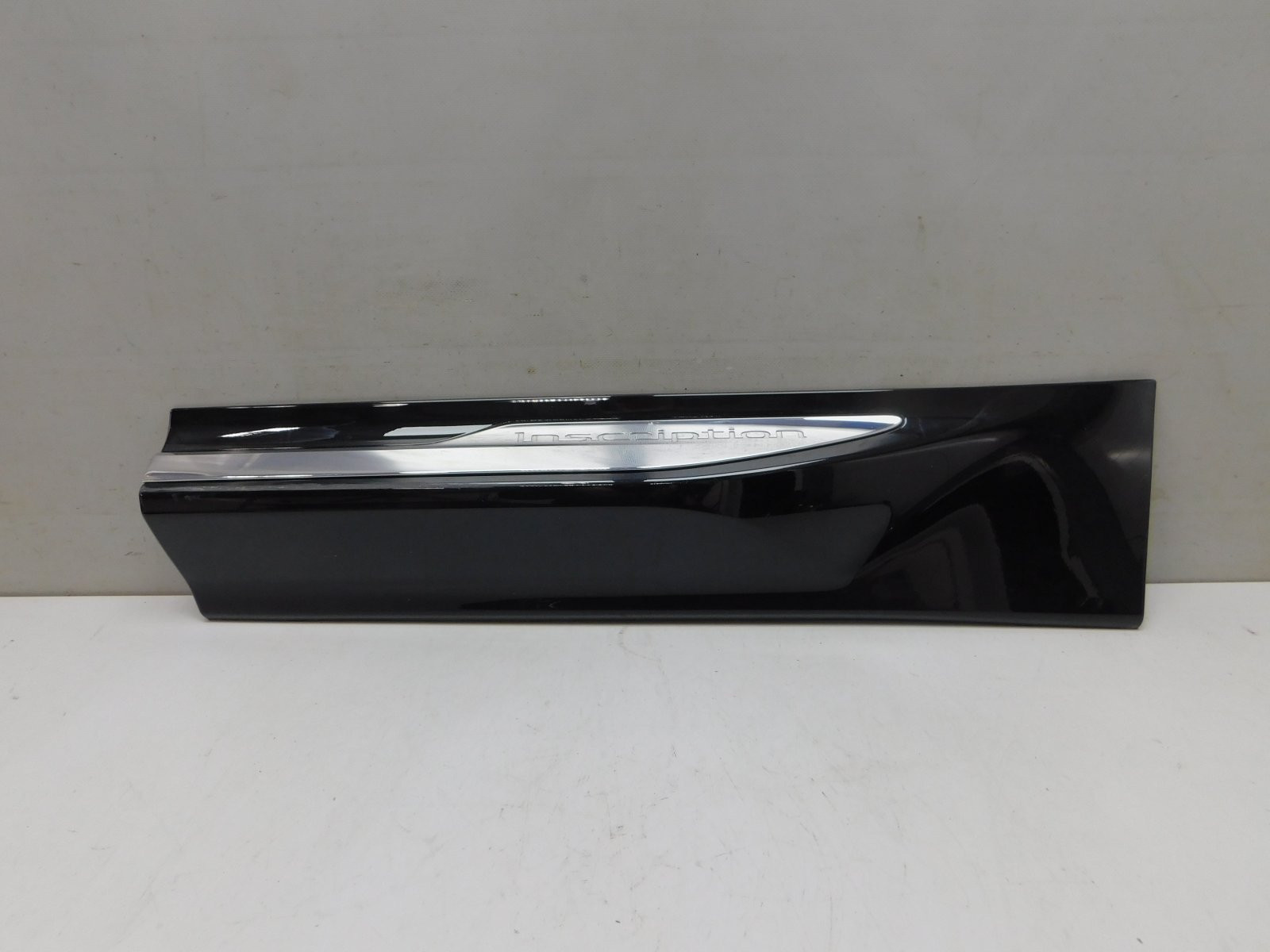 Накладка двери задней левой Volvo XC60 2017>