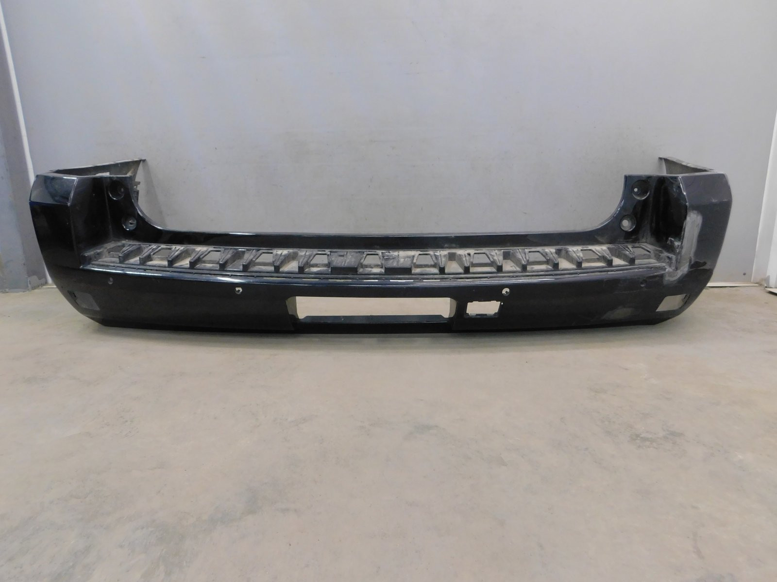 Бампер задний Chevrolet Tahoe 2015>