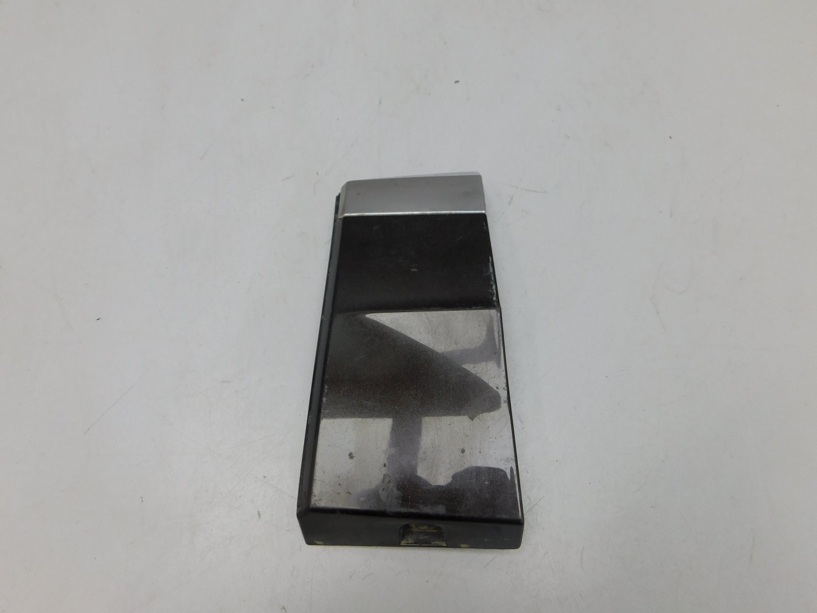 Накладка крыла переднего левого Volkswagen Touareg 2018>