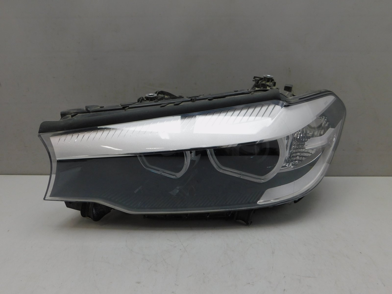 Фара левая BMW 5-серия G30 2016>