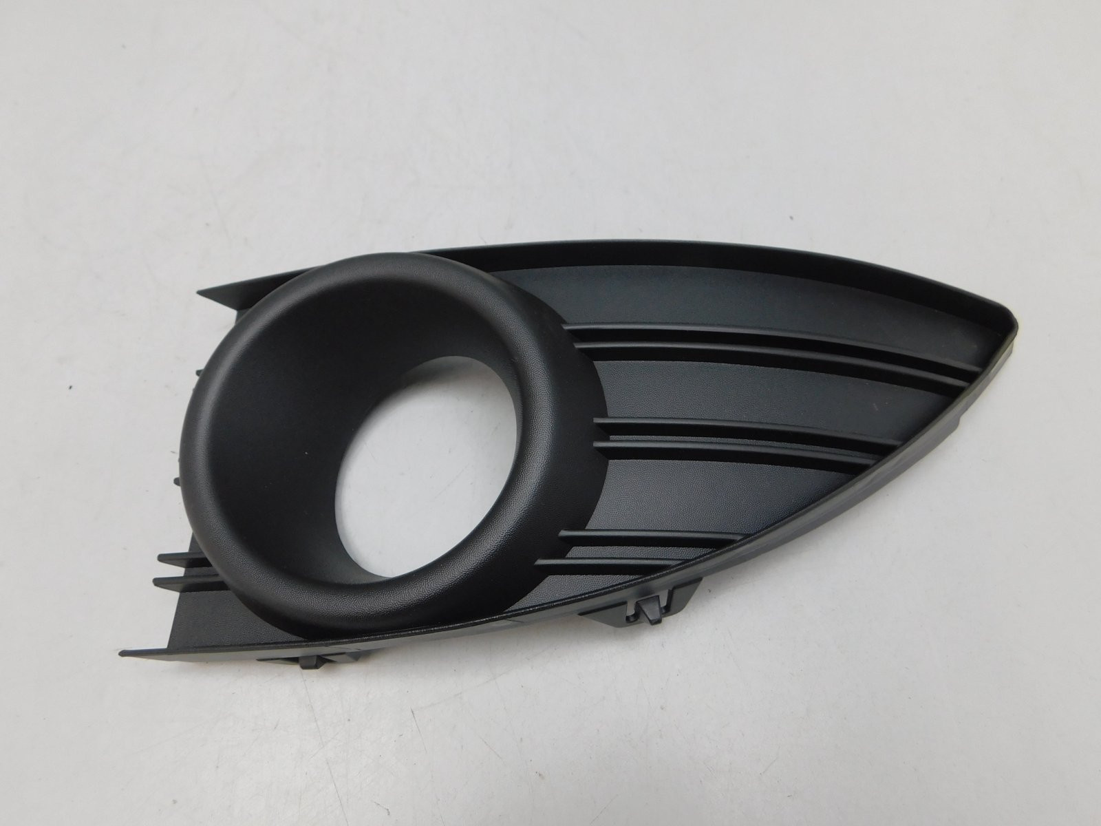 Решетка в бампер левая Renault Fluence 2010>