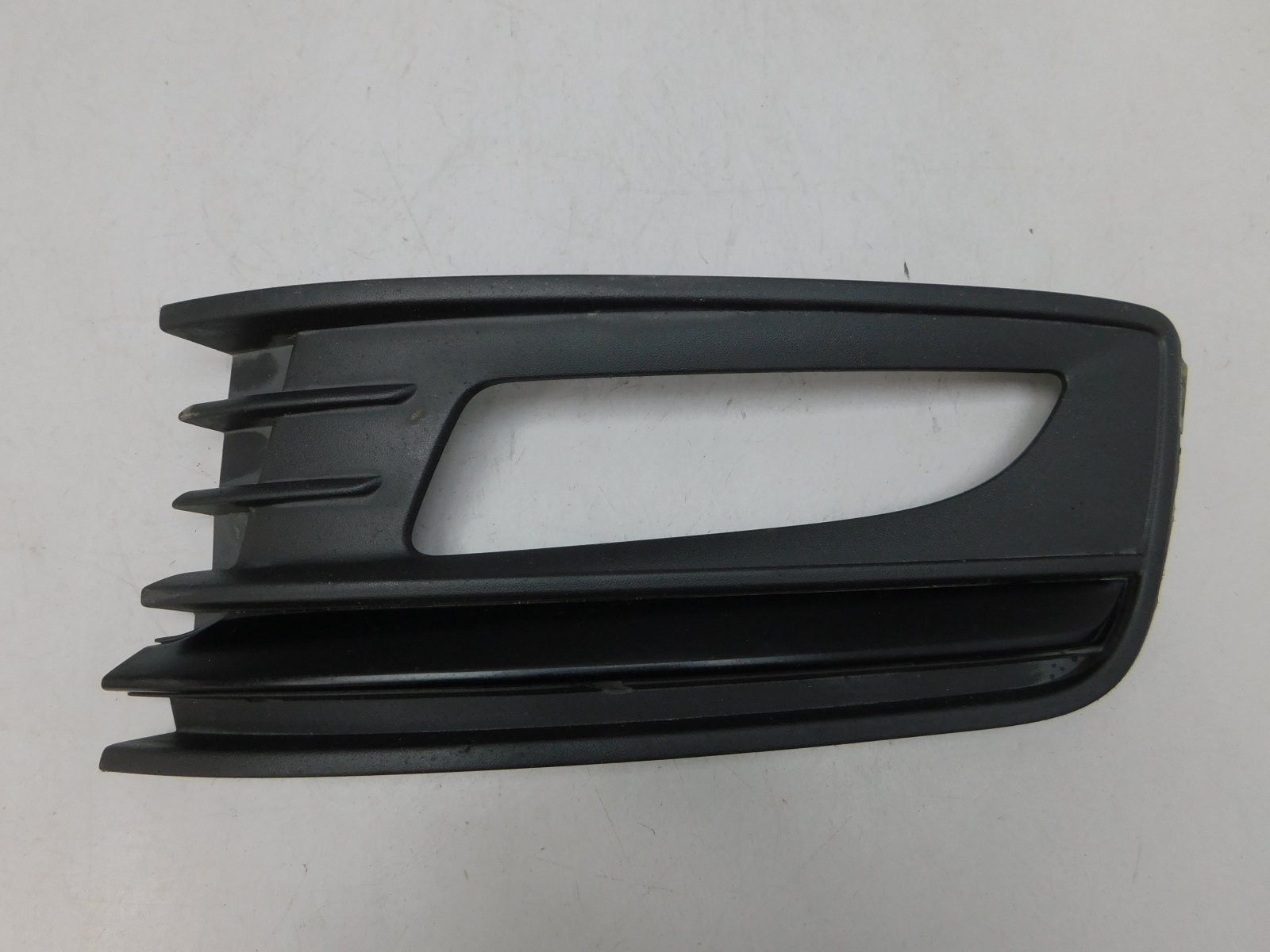 Решетка в бампер левая Volkswagen Polo Sedan 2011-2020