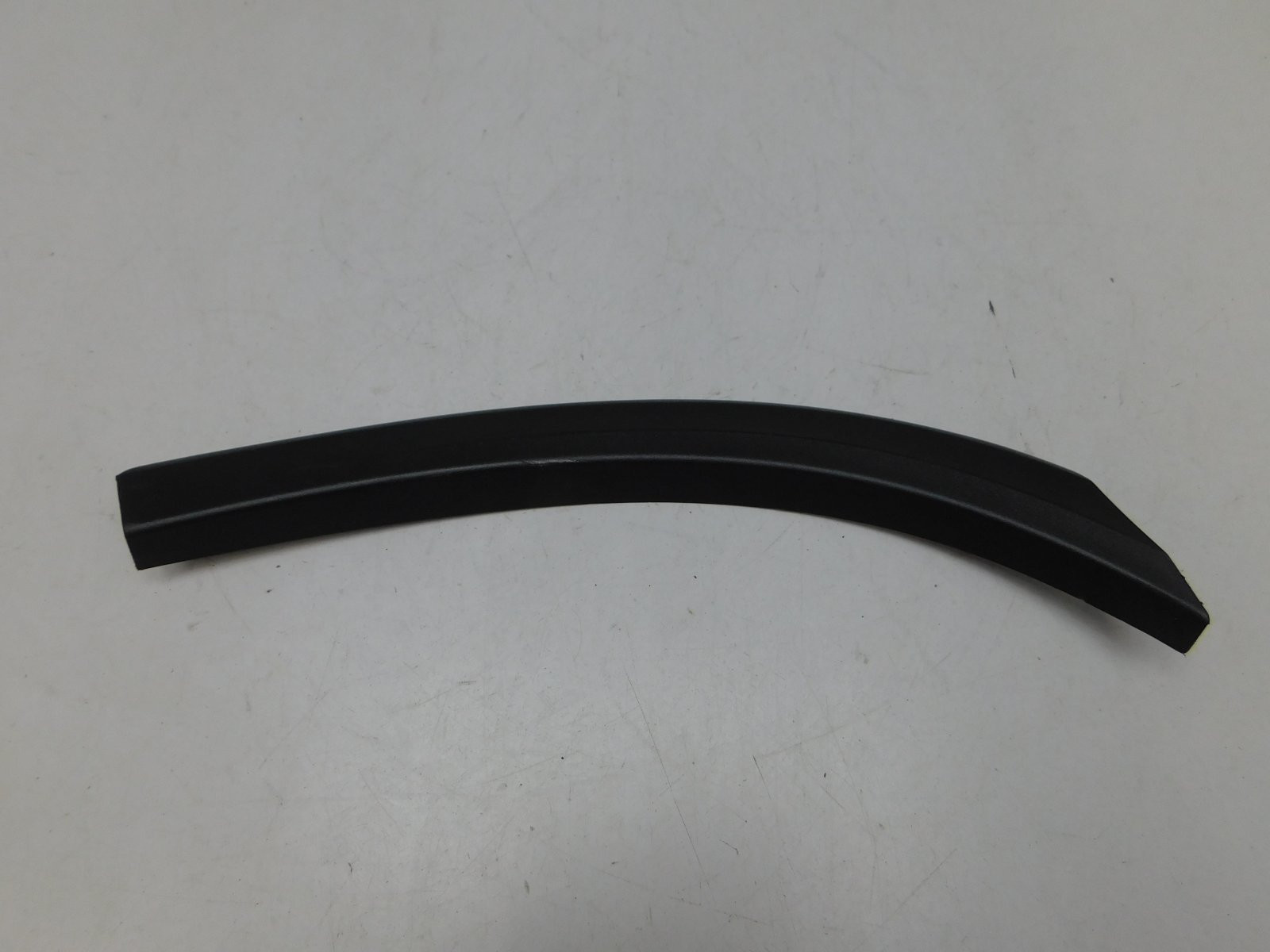 Накладка переднего бампера Skoda Karoq 2017>