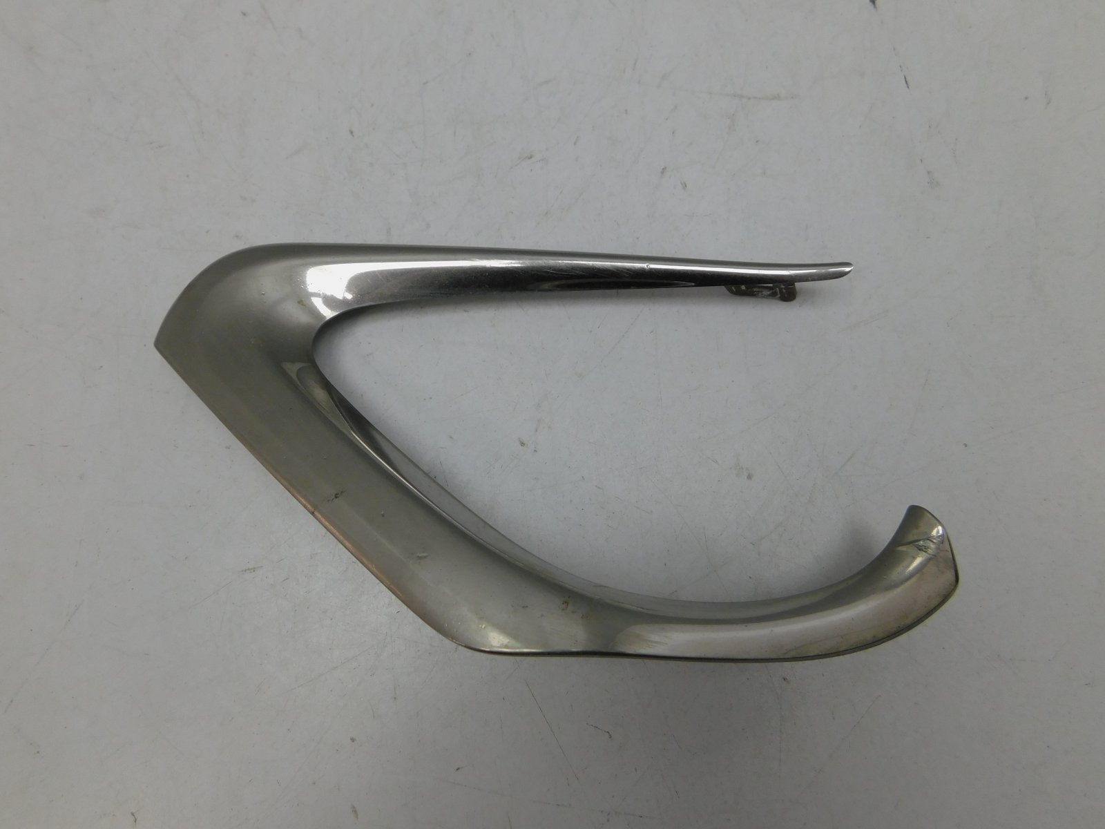 Молдинг центральной решетки Toyota Camry V50 2011-2018