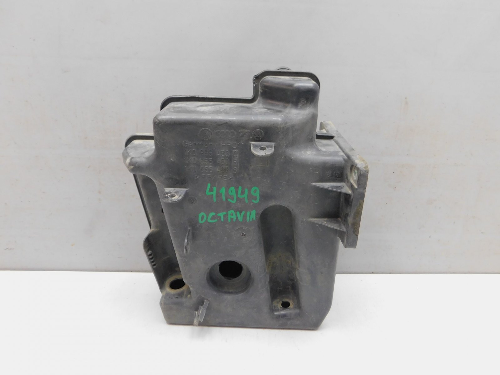 Бачок омывателя лобового стекла Skoda Octavia II (A5 1Z) 2004-2013