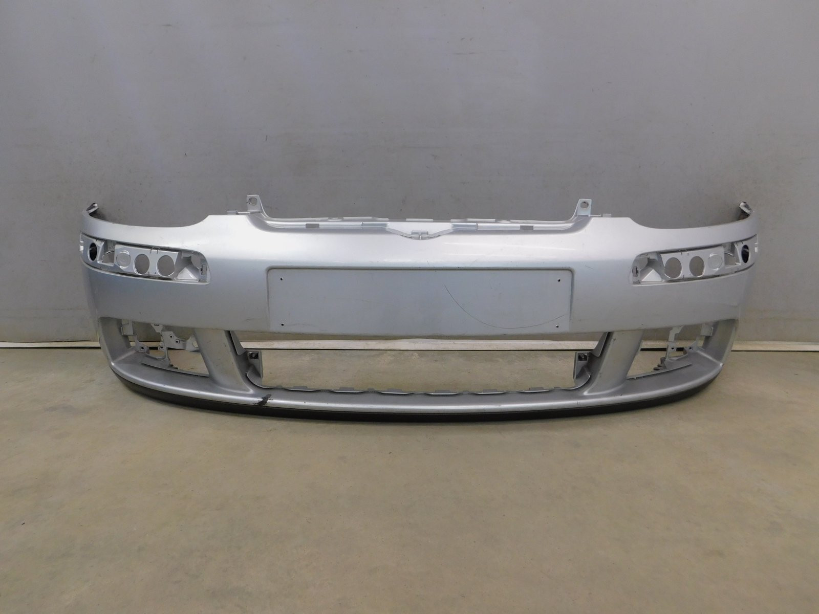 Бампер передний Volkswagen Golf V 2004-2009