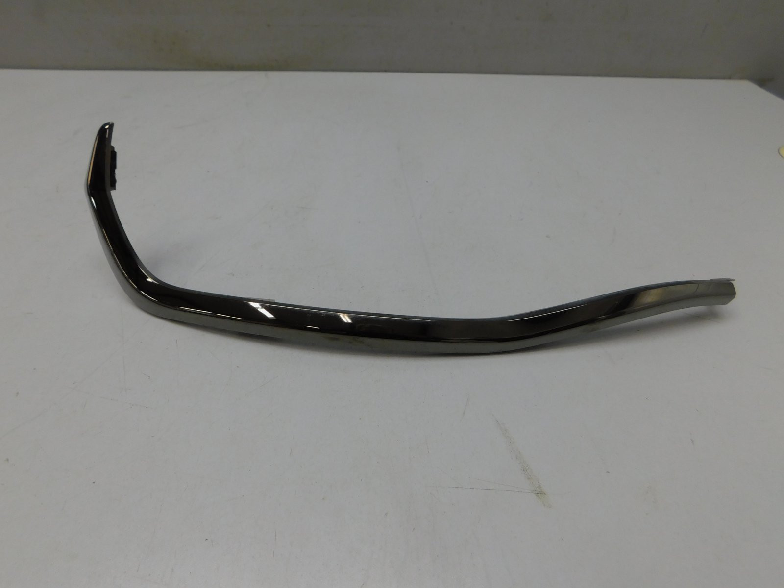 Молдинг заднего бампера Lexus ES 2018>