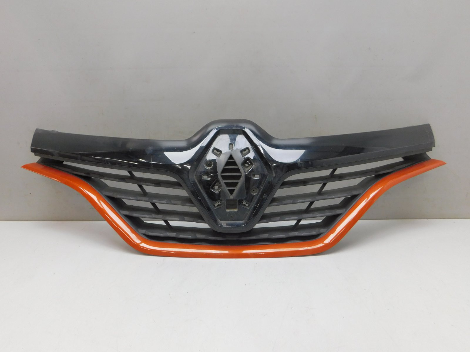 Решетка радиатора Renault Kaptur 2016>