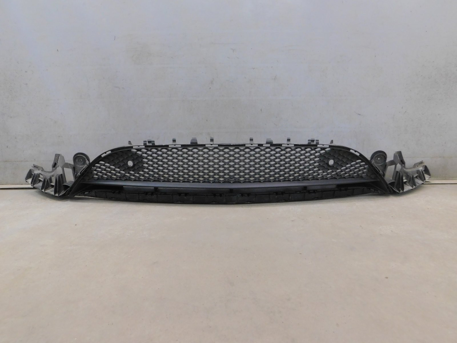 Решетка в бампер центральная Mercedes-Benz E-Klasse W213 2016>