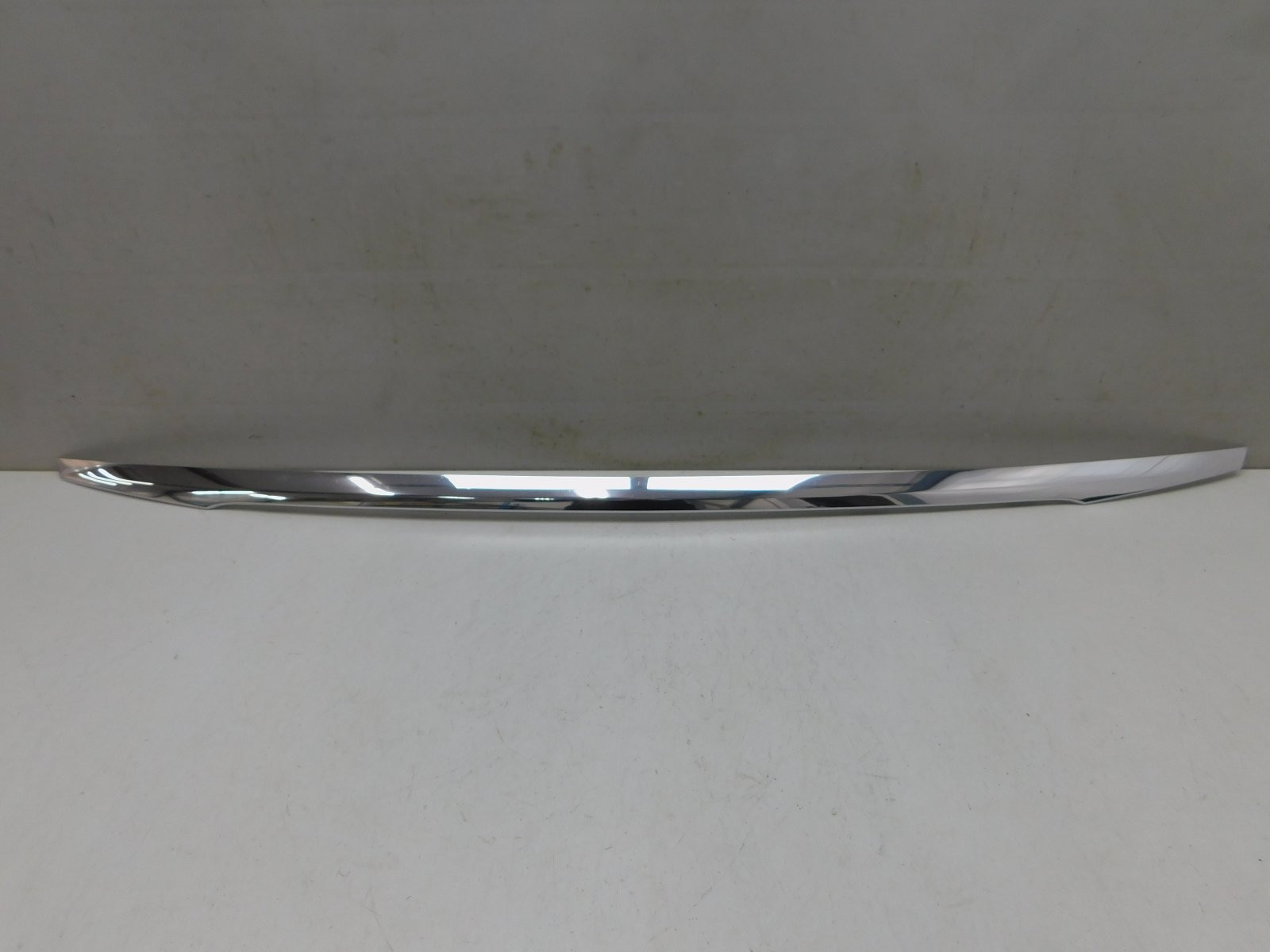 Молдинг крышки багажника Mercedes-Benz C-Klasse W205 2013>