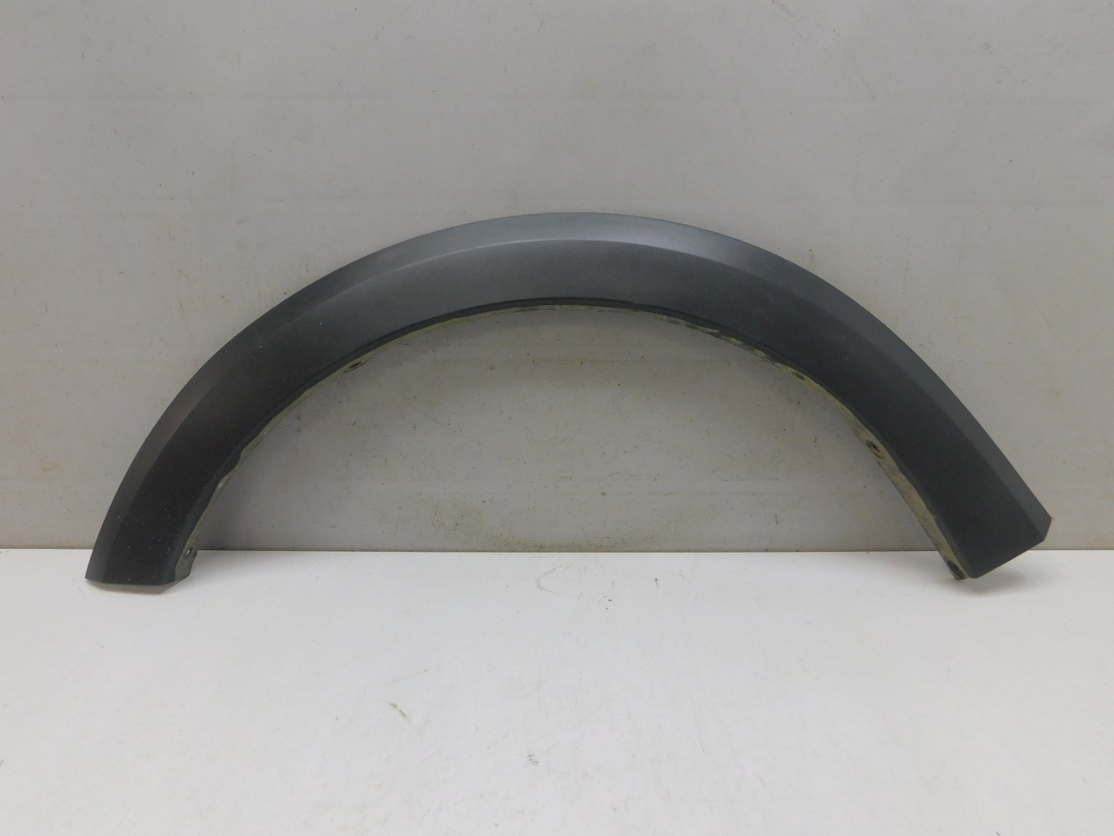 Накладка крыла переднего левого Renault Sandero 2014>