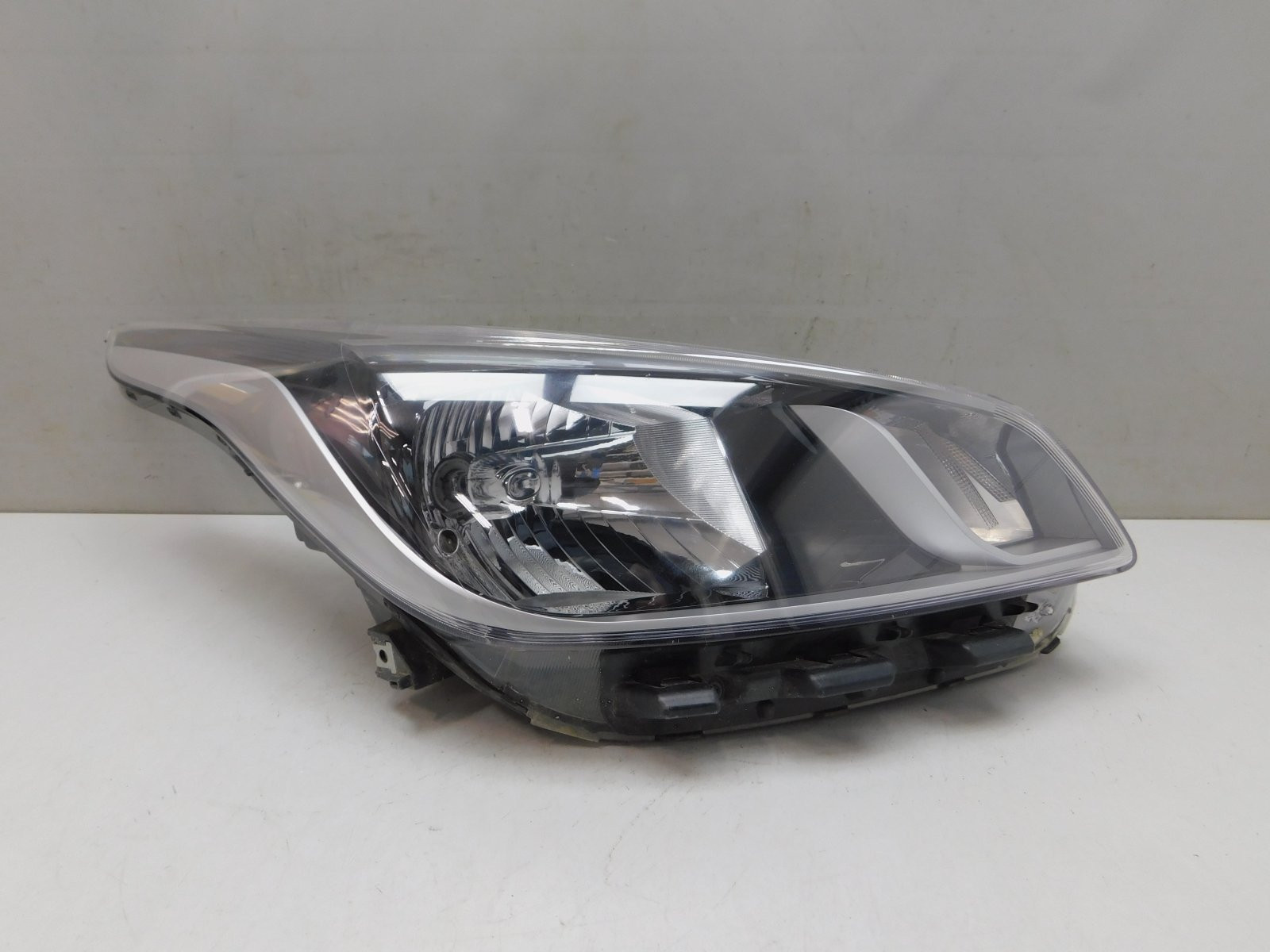 Фара правая Kia Rio 2017>