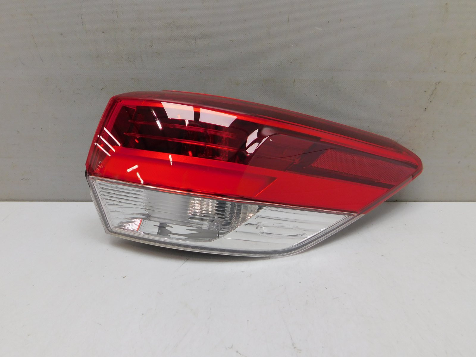 Фонарь задний наружный правый Toyota Highlander III 2013>