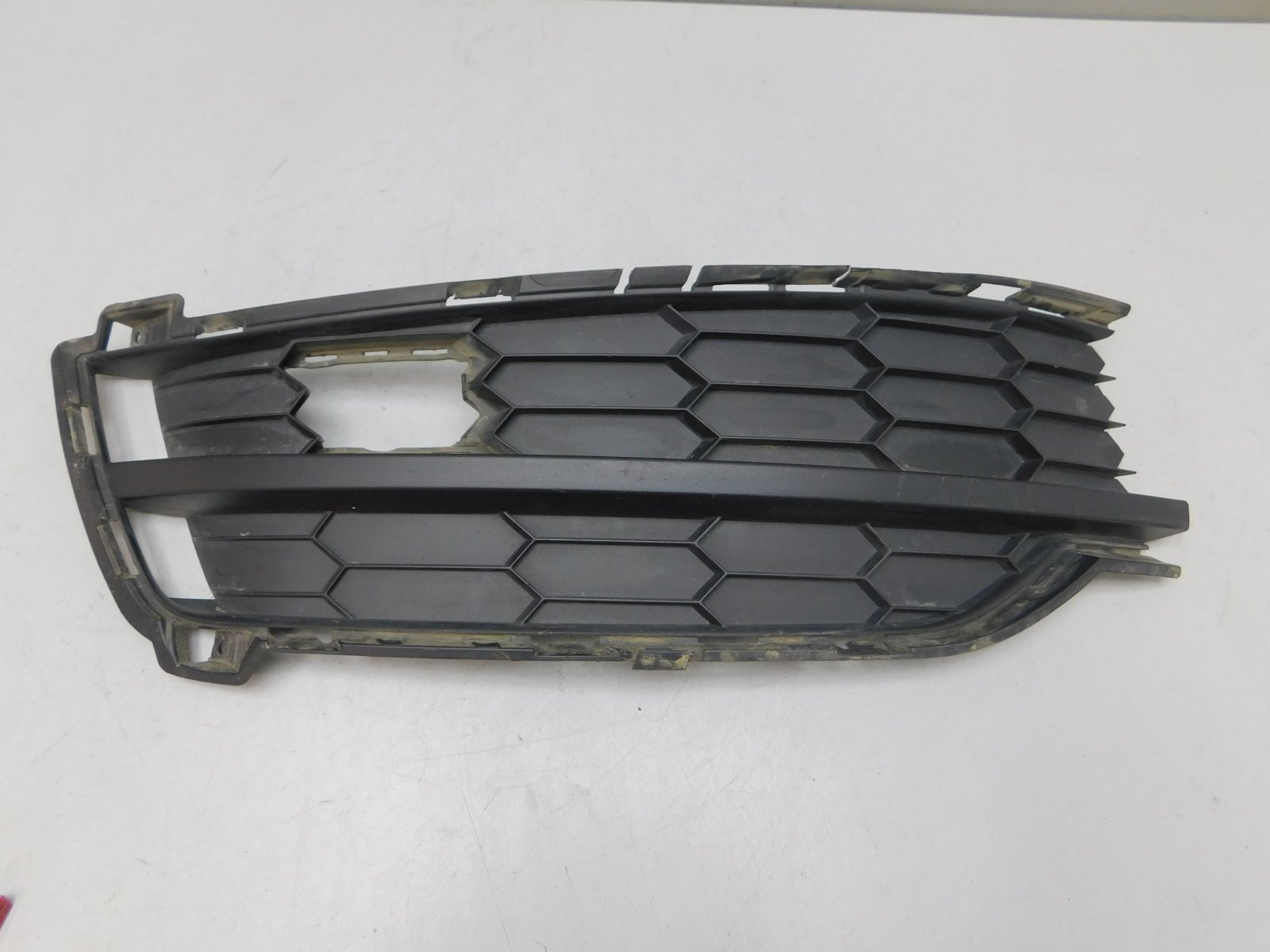 Решетка в бампер левая Skoda Karoq 2017>