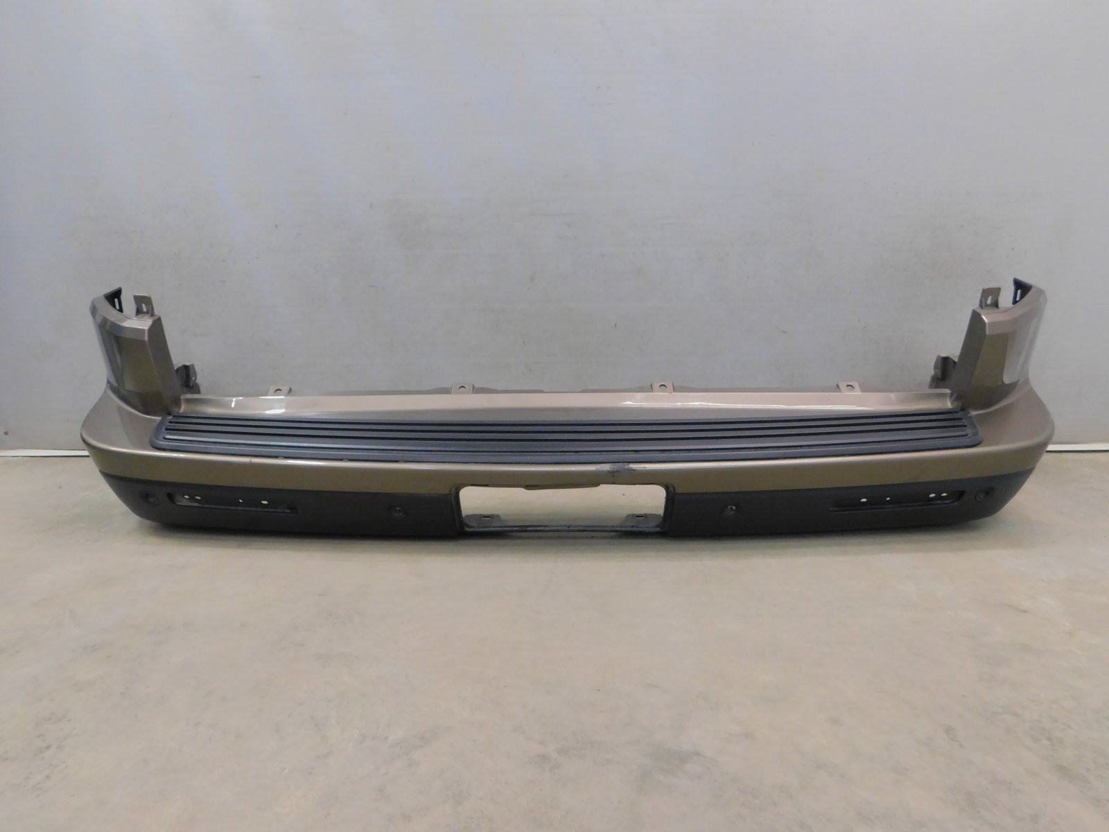 Бампер задний Land Rover Discovery IV 2009>