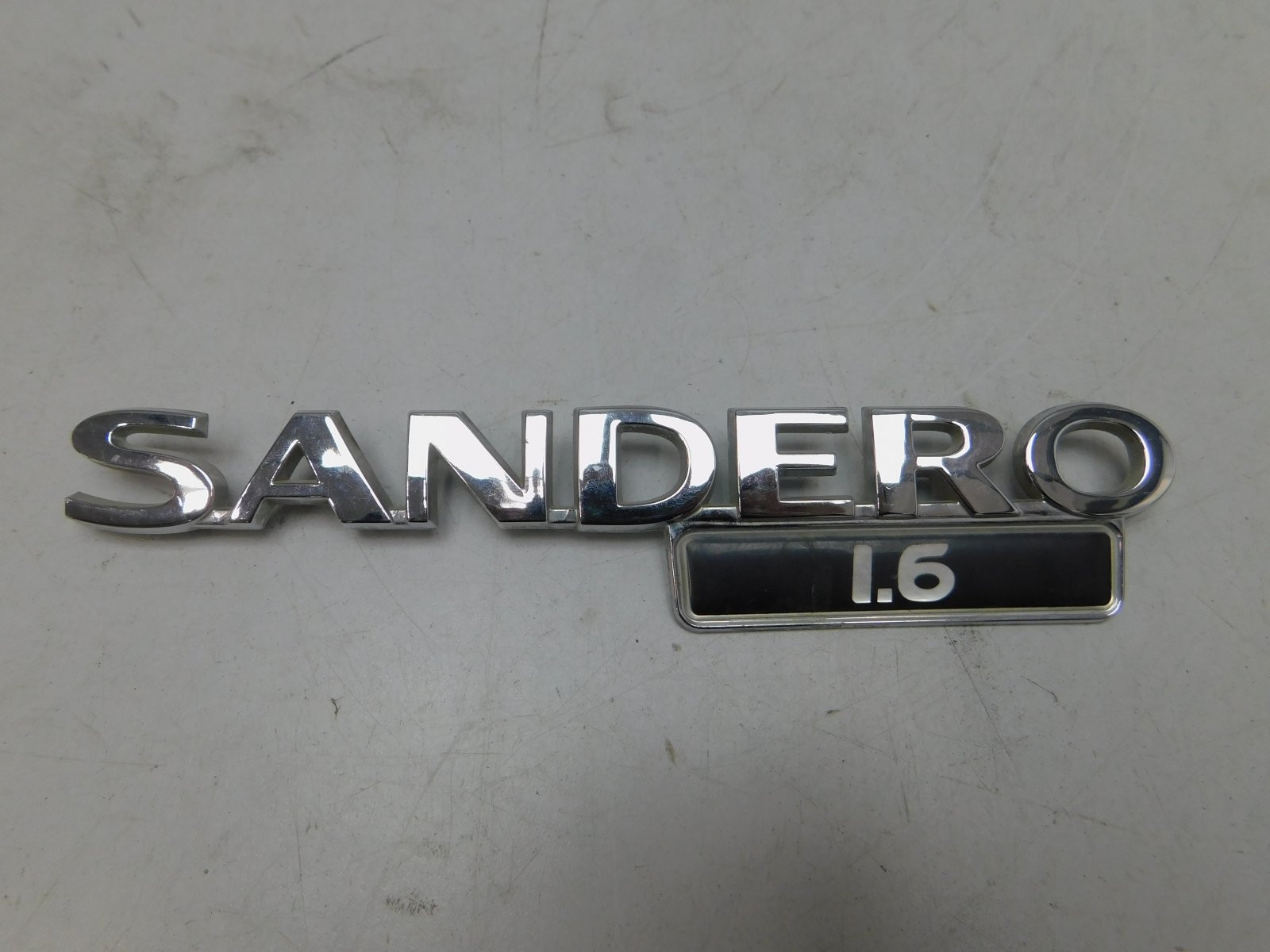 Эмблема Renault Sandero 2009>