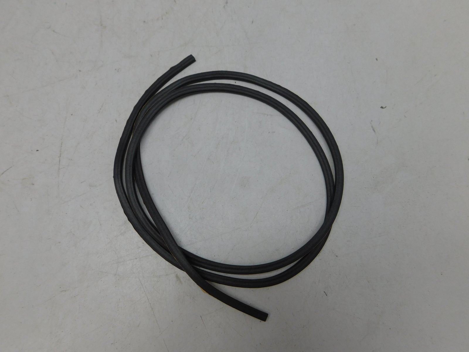 Уплотнитель Toyota Corolla E12 2001-2006