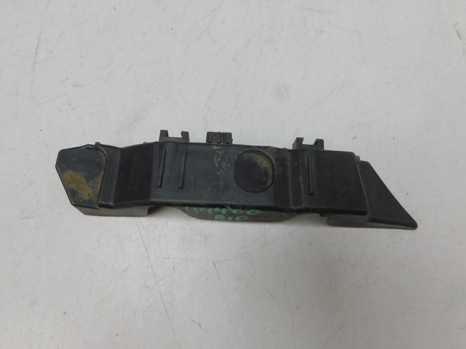 Направляющая переднего бампера Kia Rio 2011>