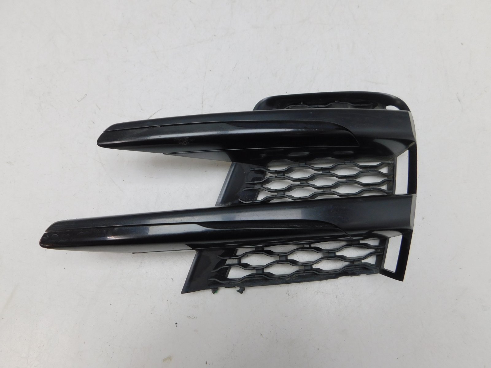 Решетка в бампер правая Land Rover Range Rover Velar 2017>