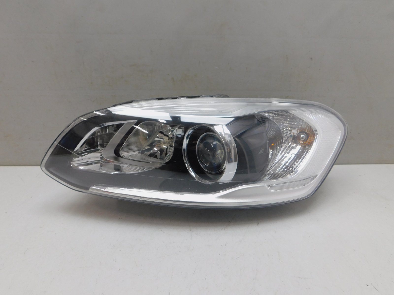 Фара левая Volvo XC60 2008-2017