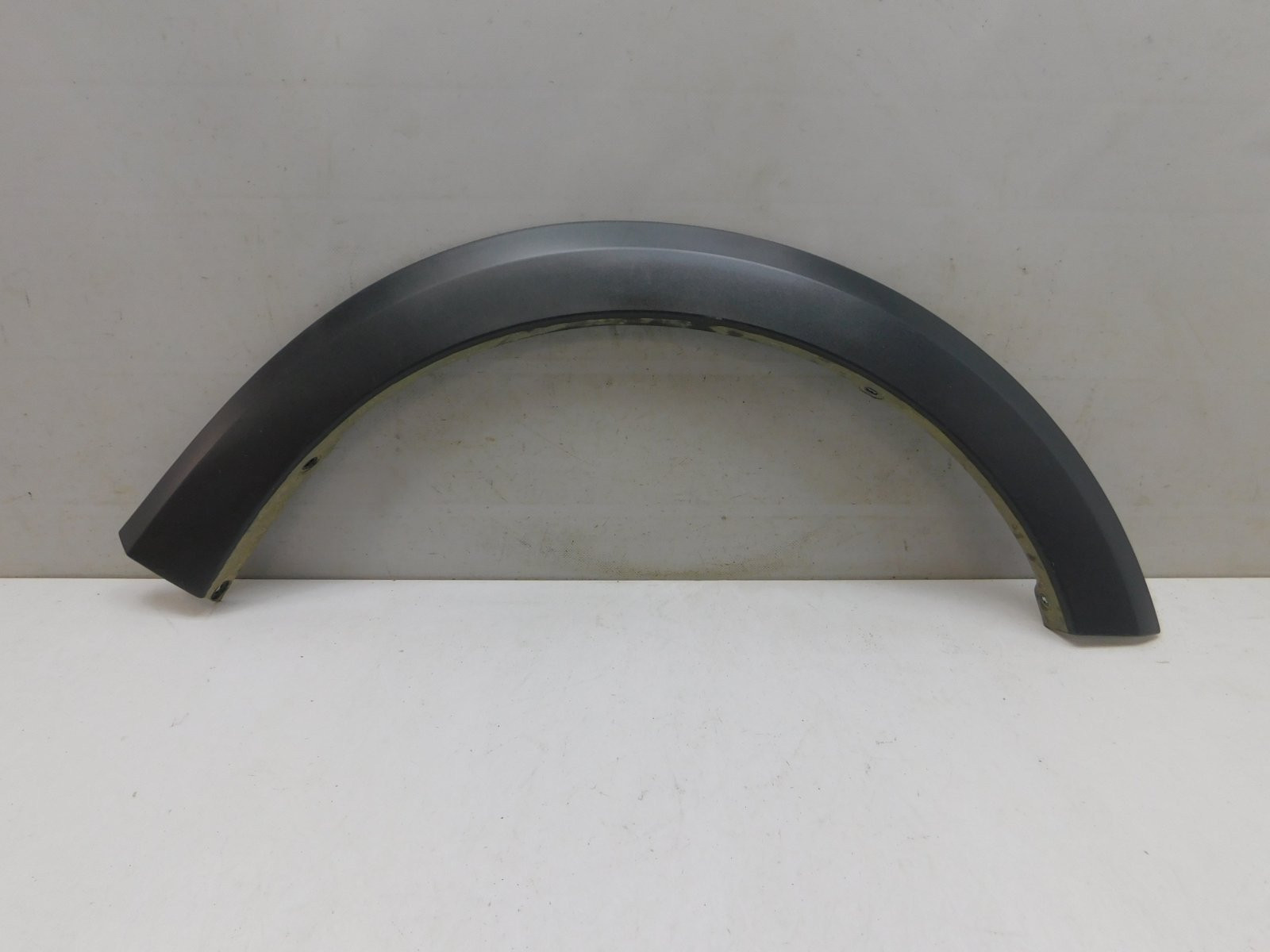 Накладка крыла переднего правого Renault Sandero 2014>