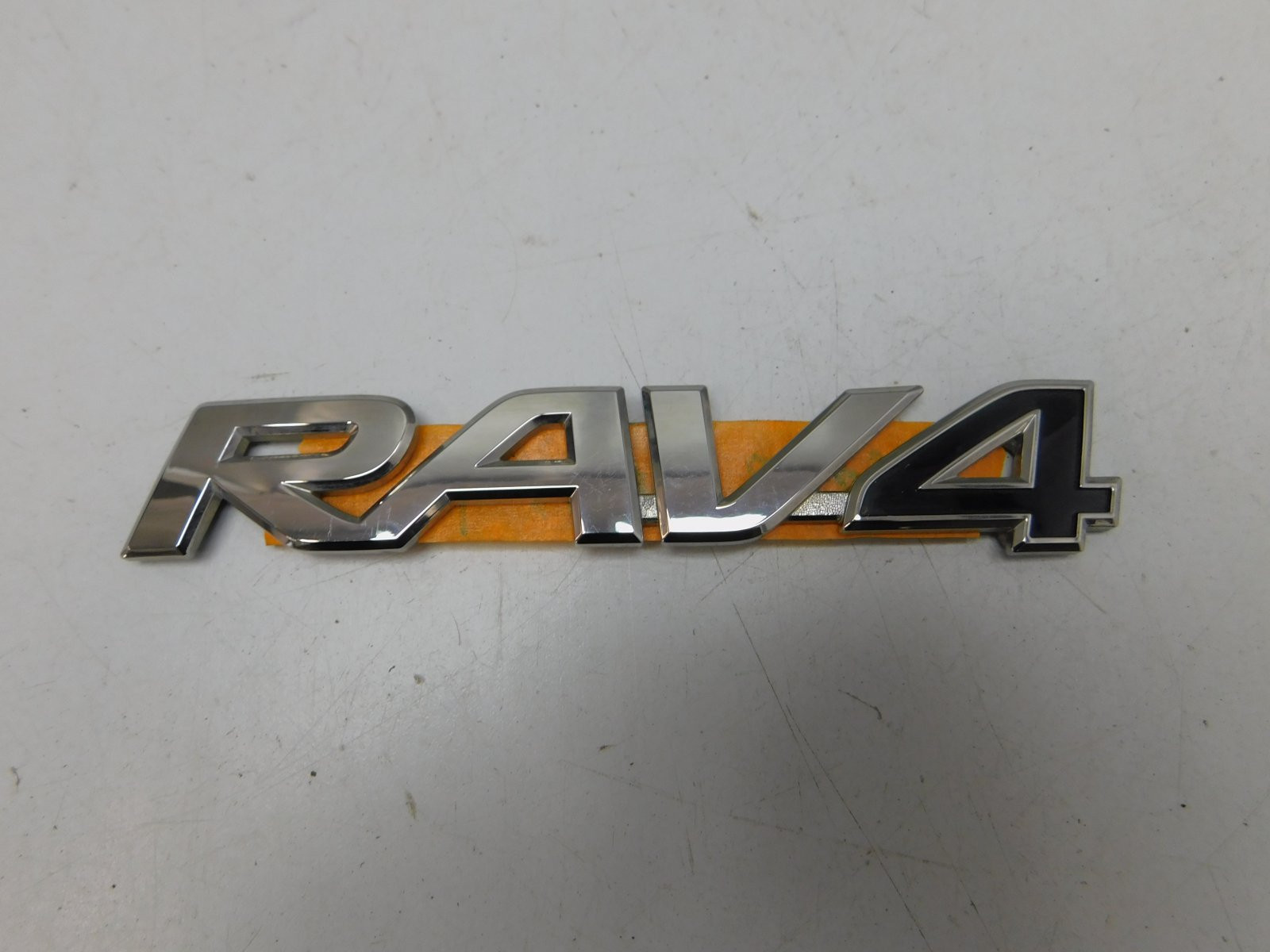 Эмблема Toyota RAV 4 2013-2019